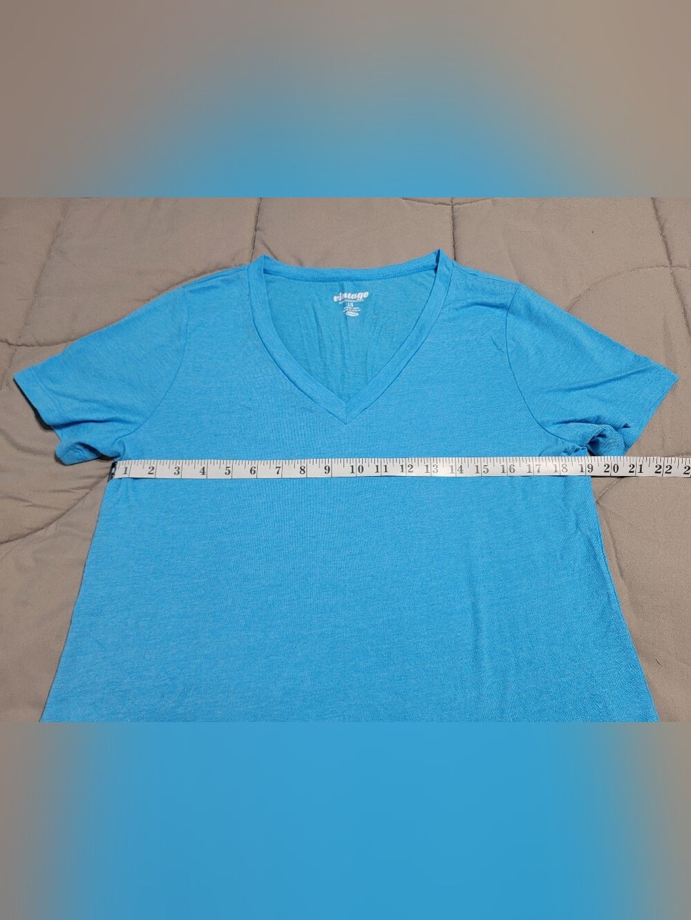 Old Navy Vintage Collection Turquoise Short Sleeve V-neck T-shirt - Size Large - Picture 3 of 4